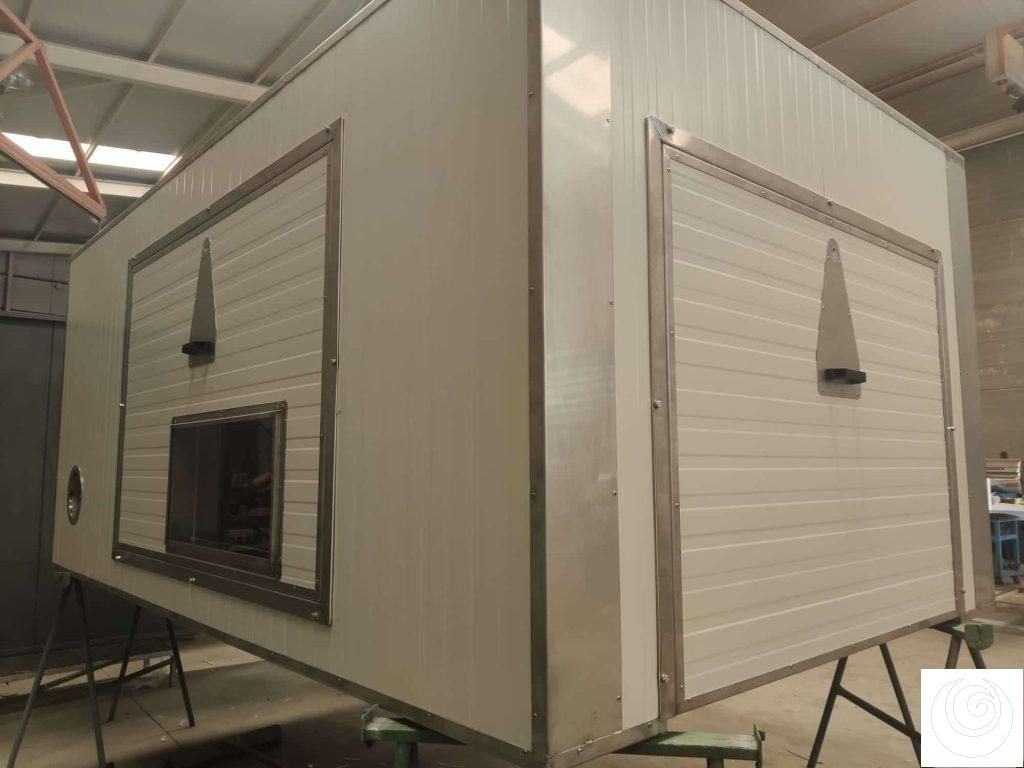 Caseta acústica industrial fabricada a medida con ventana de inspección