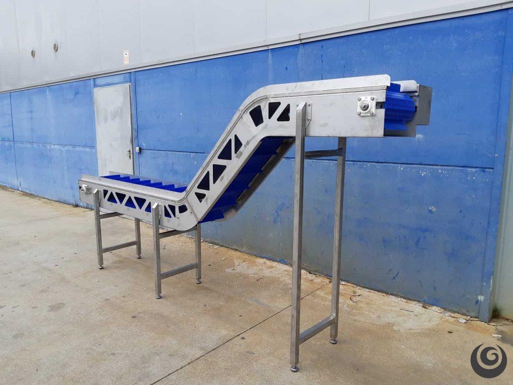 Cinta transportadora tipo cuello de cisne para elevación de producto