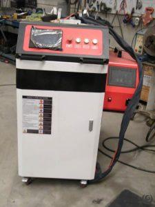 Equipo de soldadura láser industrial en instalaciones de Burgos