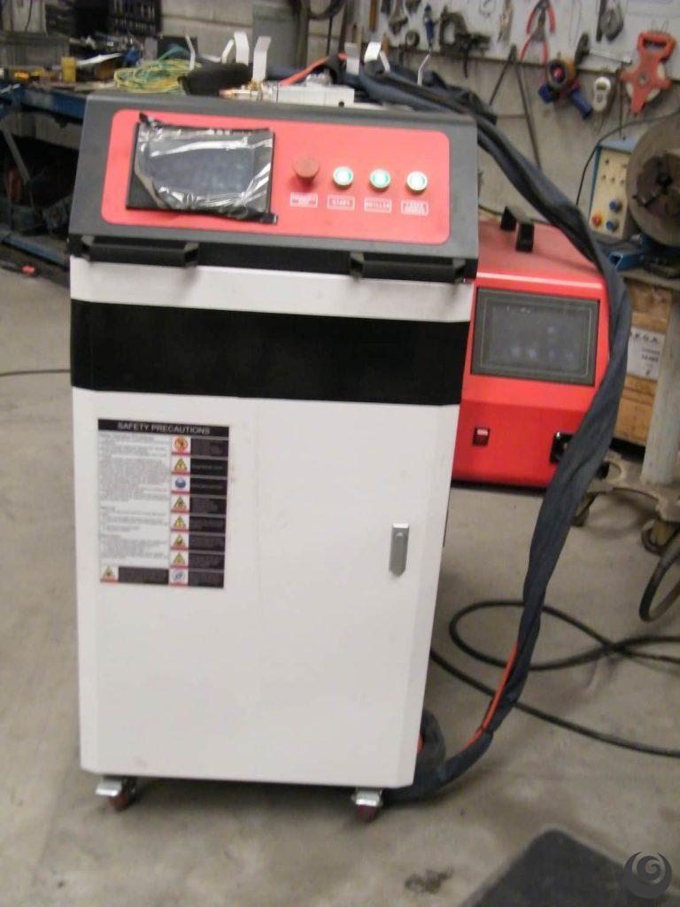 Equipo de soldadura láser industrial en instalaciones de Burgos