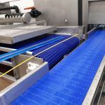 Sistema de trasvase entre cintas transportadoras industriales