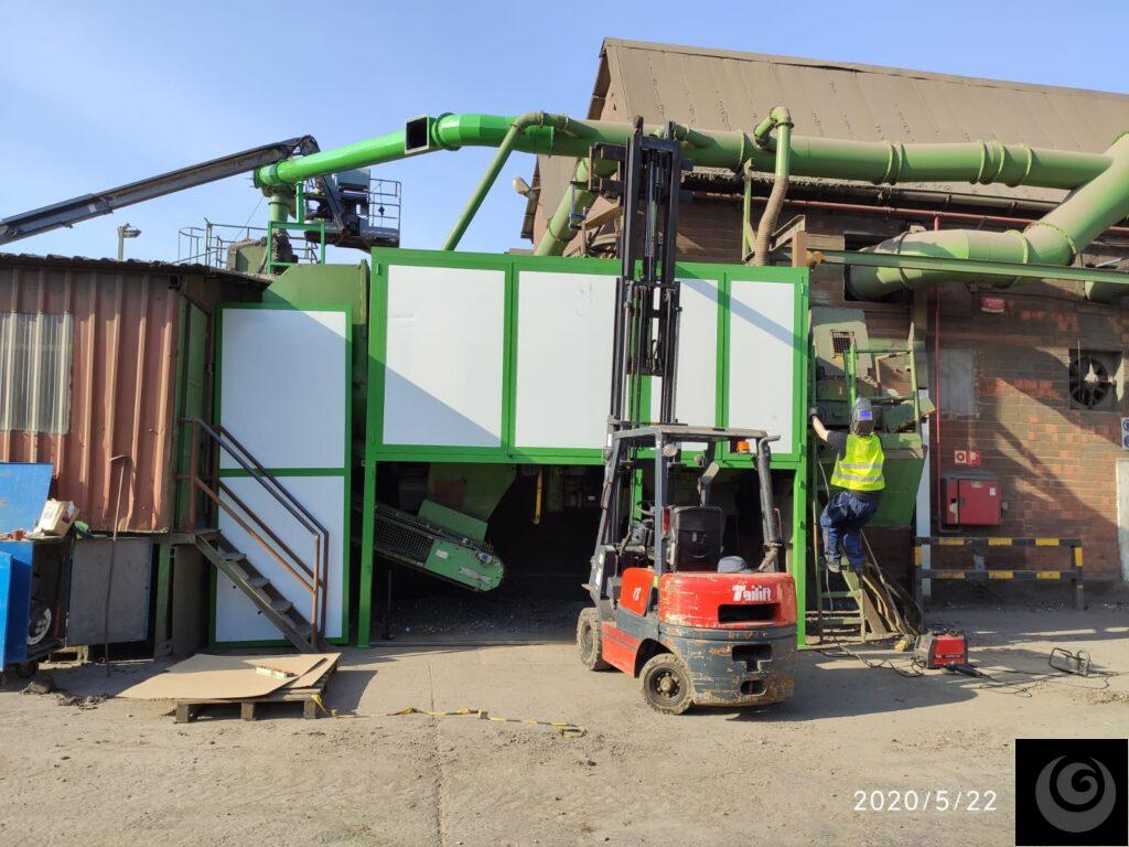 Montaje de caseta acústica industrial en planta del cliente